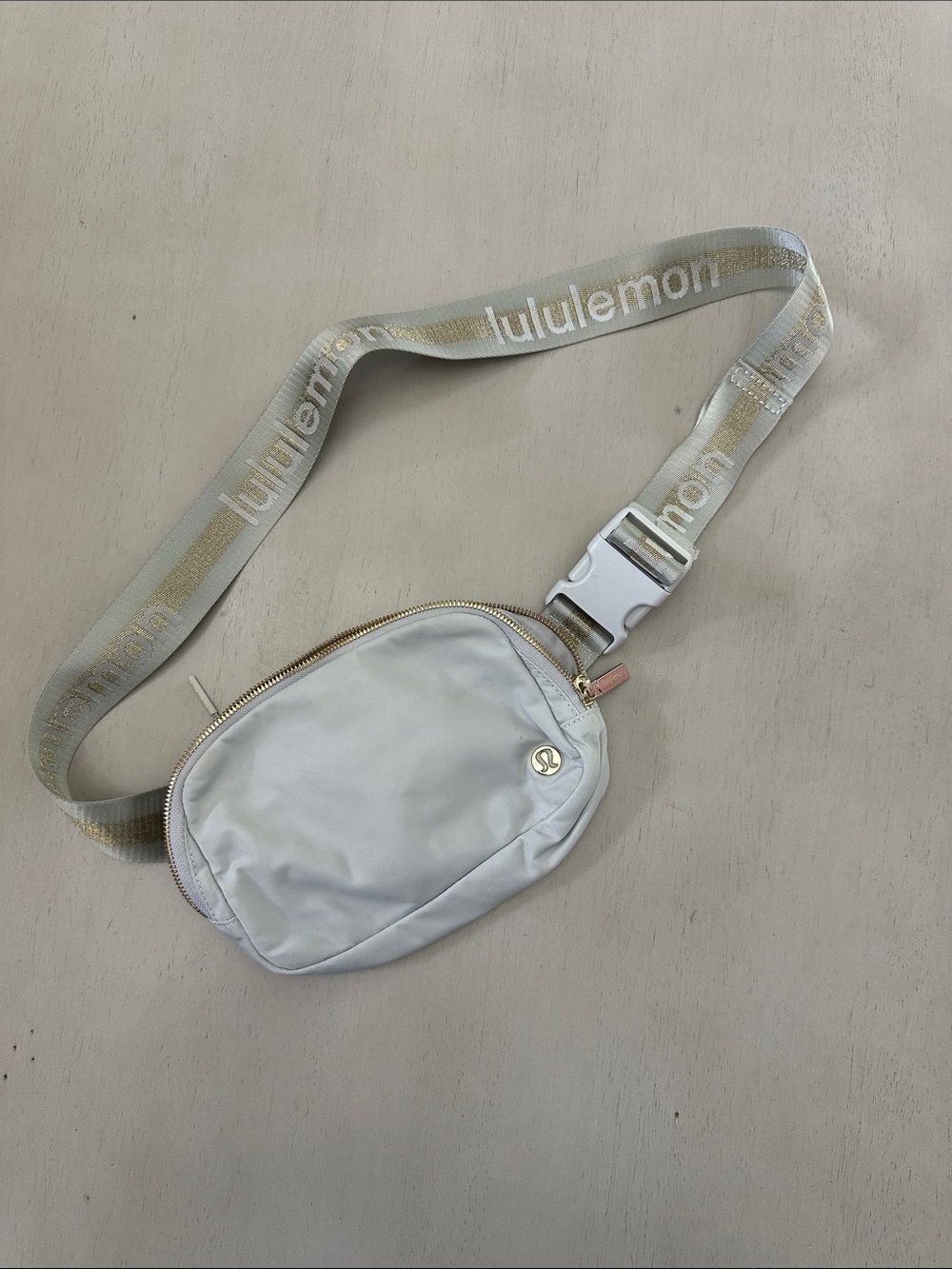 lululemon athletica Light Gray/Vapor and Gold Everyday Belt Bag 1L